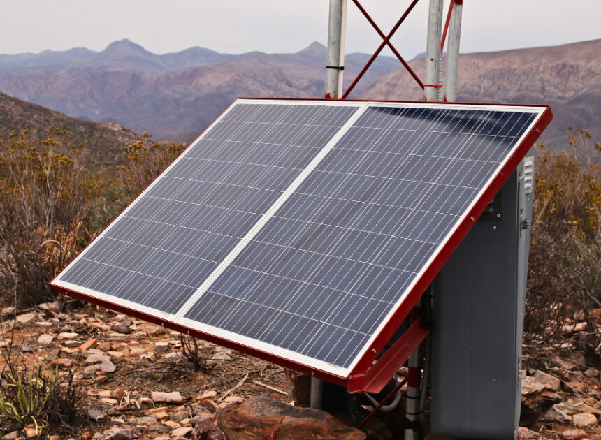 What Makes Off Grid Solar Panels Ideal for Areas with Power Cuts?